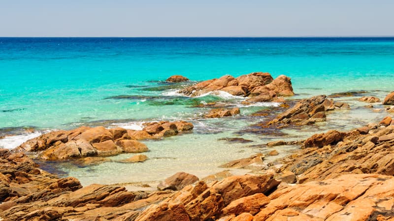 Image of orange rocks and turquoise water of Meelup beach