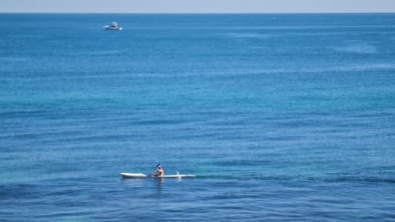 Kayaker glides through the water of Cottesloe Beach