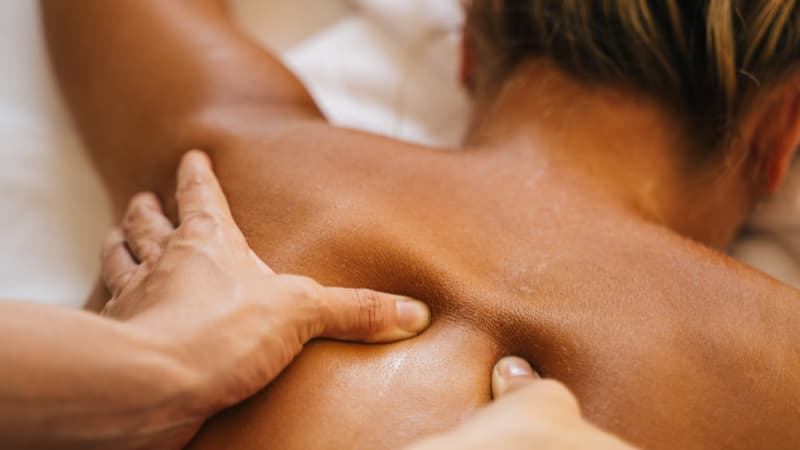 Woman gets a therapeutic back massage